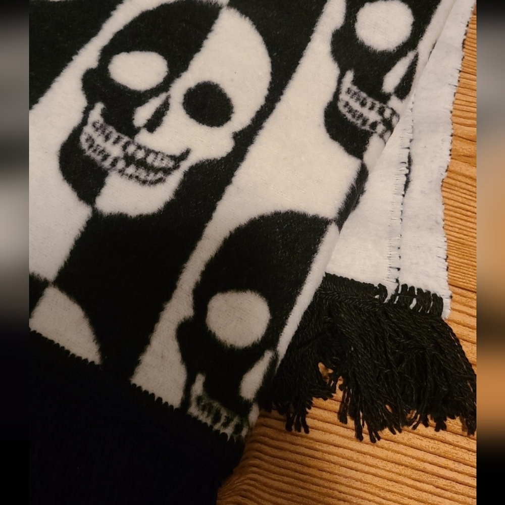 Docofil Halloween Skull Spooky Fleece Throw Blanket 51 x 67 New NWT - Picture 3 of 3